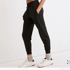 NWT Madewell joggers in Navy